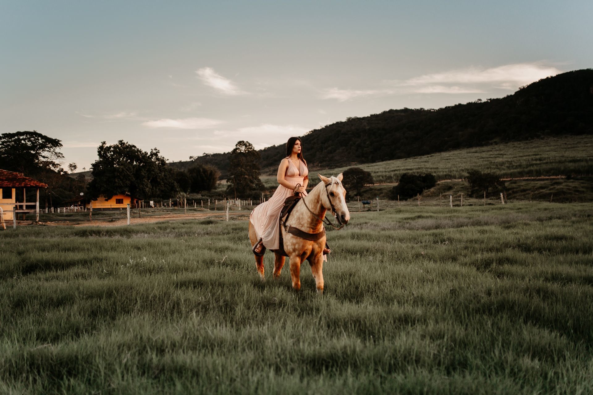Foto Ensaio Pré Wedding na Fazenda {Fabiana + Yuri} - Analândia Foto Ensaio Pré Wedding na Fazenda {Fabiana + Yuri} - Analândia - Imagem 21