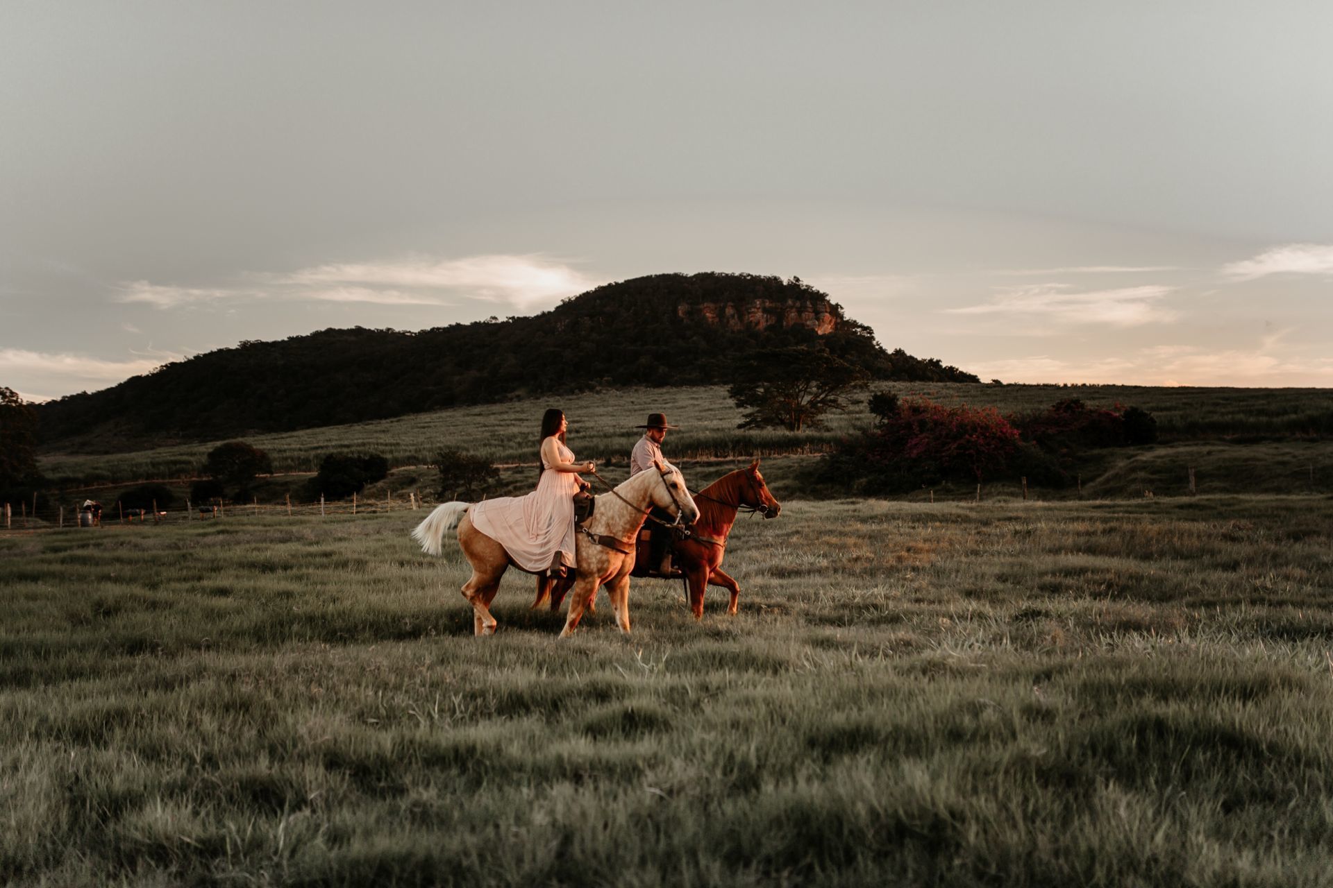 Foto Ensaio Pré Wedding na Fazenda {Fabiana + Yuri} - Analândia Foto Ensaio Pré Wedding na Fazenda {Fabiana + Yuri} - Analândia - Imagem 24