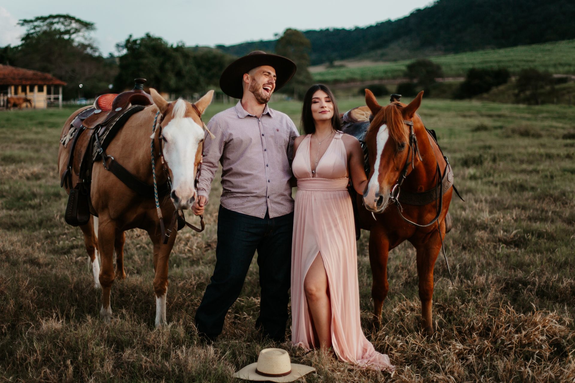 Foto Ensaio Pré Wedding na Fazenda {Fabiana + Yuri} - Analândia Foto Ensaio Pré Wedding na Fazenda {Fabiana + Yuri} - Analândia - Imagem 39