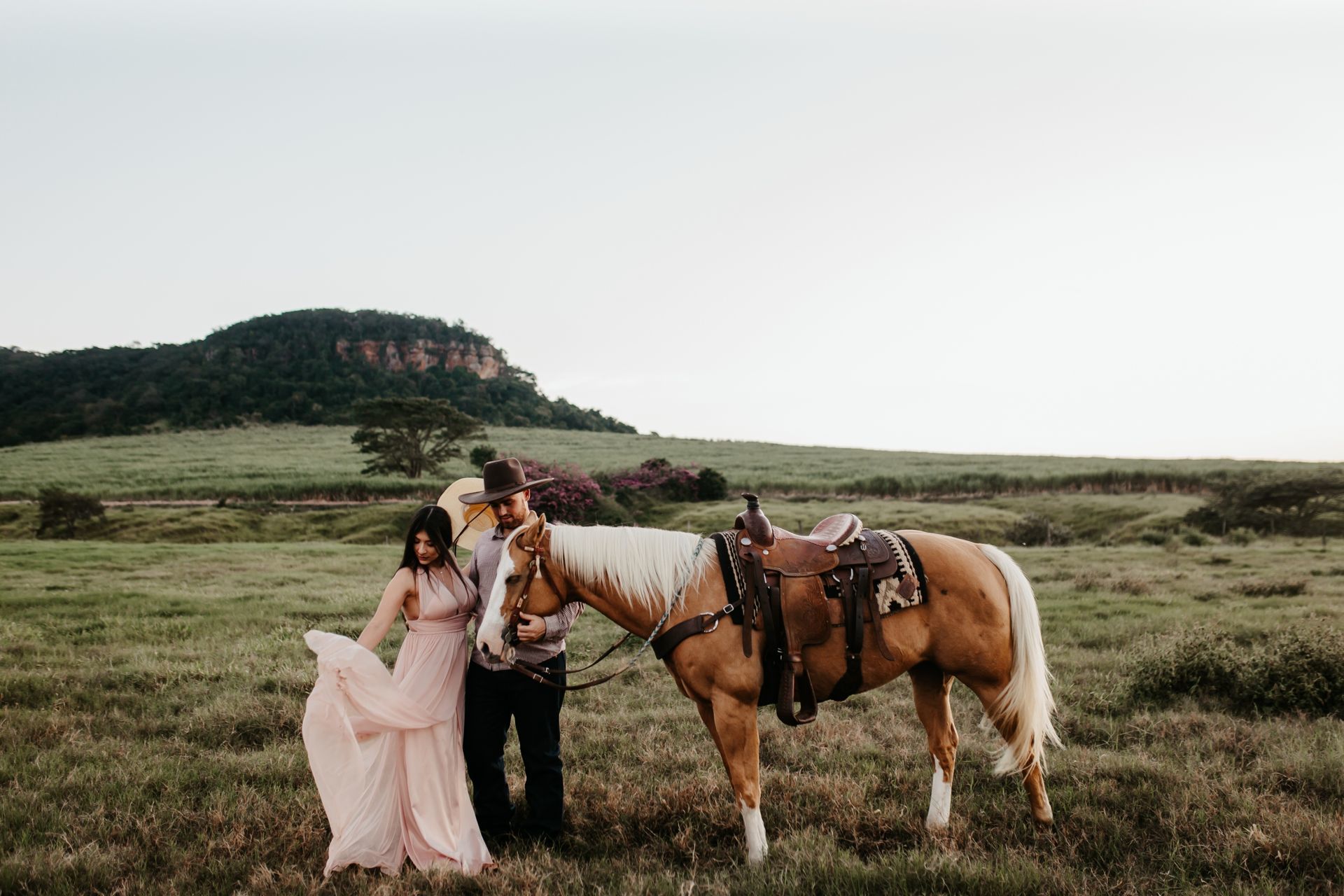 Foto Ensaio Pré Wedding na Fazenda {Fabiana + Yuri} - Analândia Foto Ensaio Pré Wedding na Fazenda {Fabiana + Yuri} - Analândia - Imagem 35