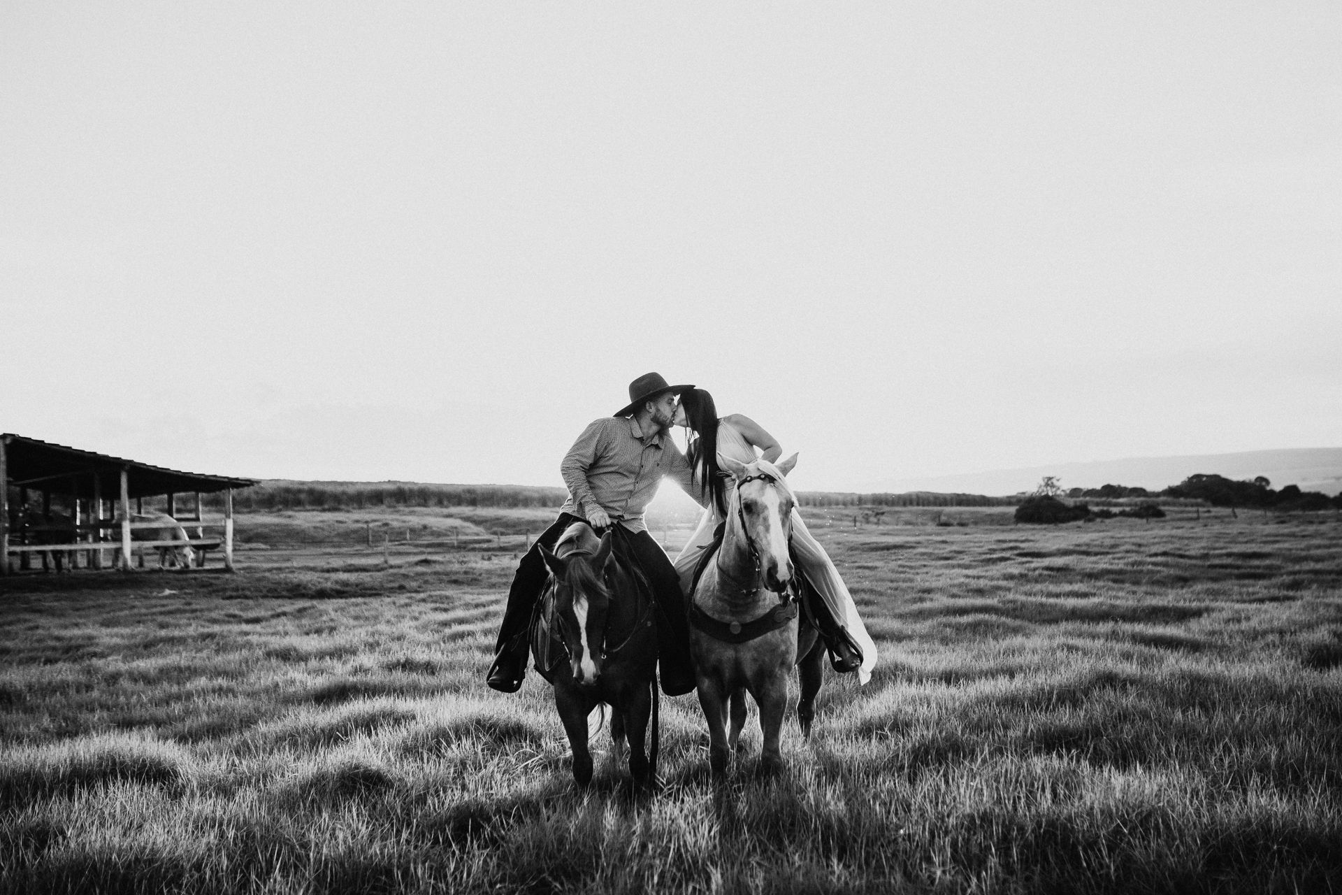 Foto Ensaio Pré Wedding na Fazenda {Fabiana + Yuri} - Analândia Foto Ensaio Pré Wedding na Fazenda {Fabiana + Yuri} - Analândia - Imagem 29