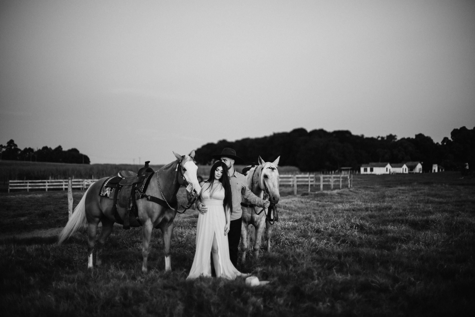 Foto Ensaio Pré Wedding na Fazenda {Fabiana + Yuri} - Analândia Foto Ensaio Pré Wedding na Fazenda {Fabiana + Yuri} - Analândia - Imagem 46