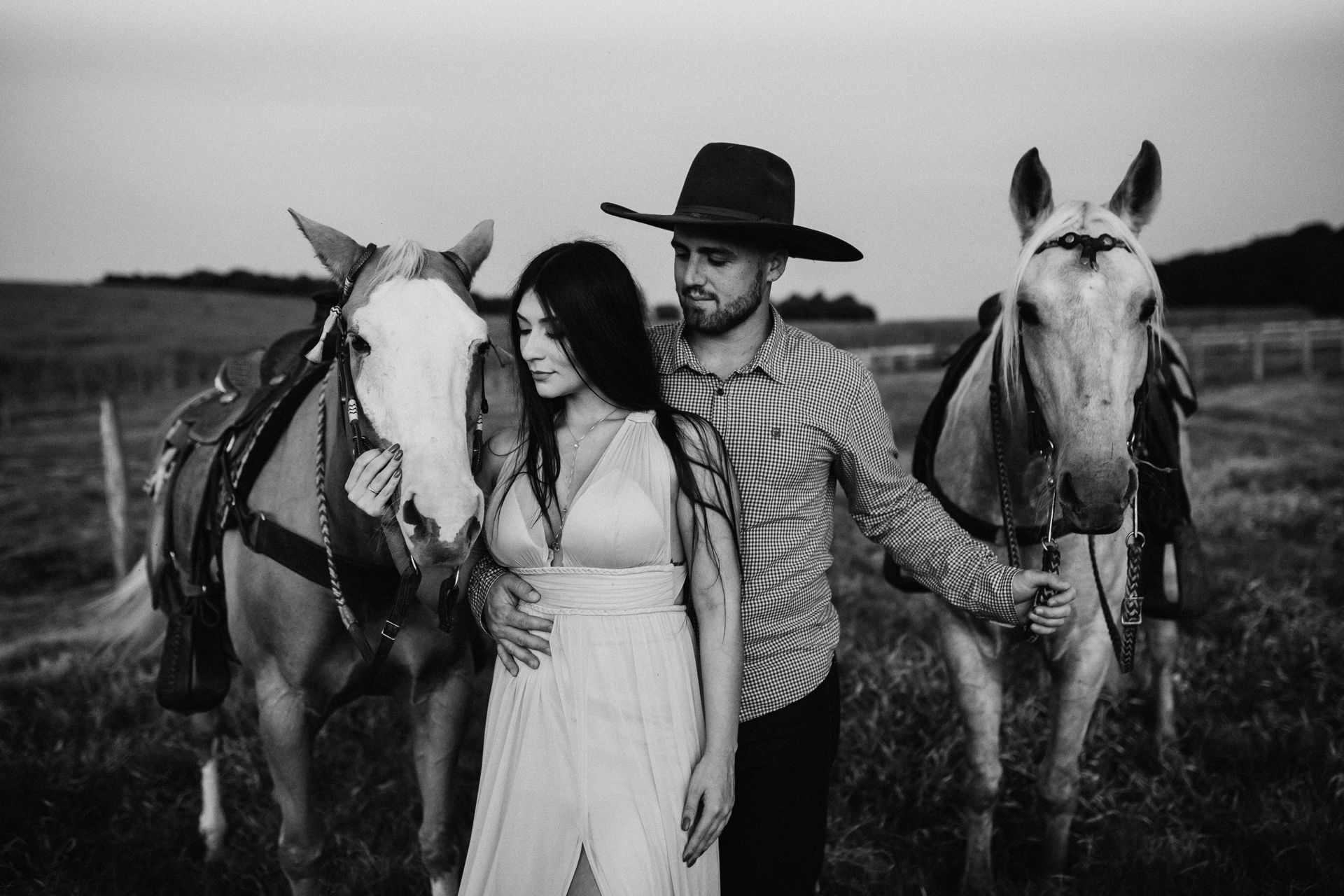 Foto Ensaio Pré Wedding na Fazenda {Fabiana + Yuri} - Analândia Foto Ensaio Pré Wedding na Fazenda {Fabiana + Yuri} - Analândia - Imagem 44