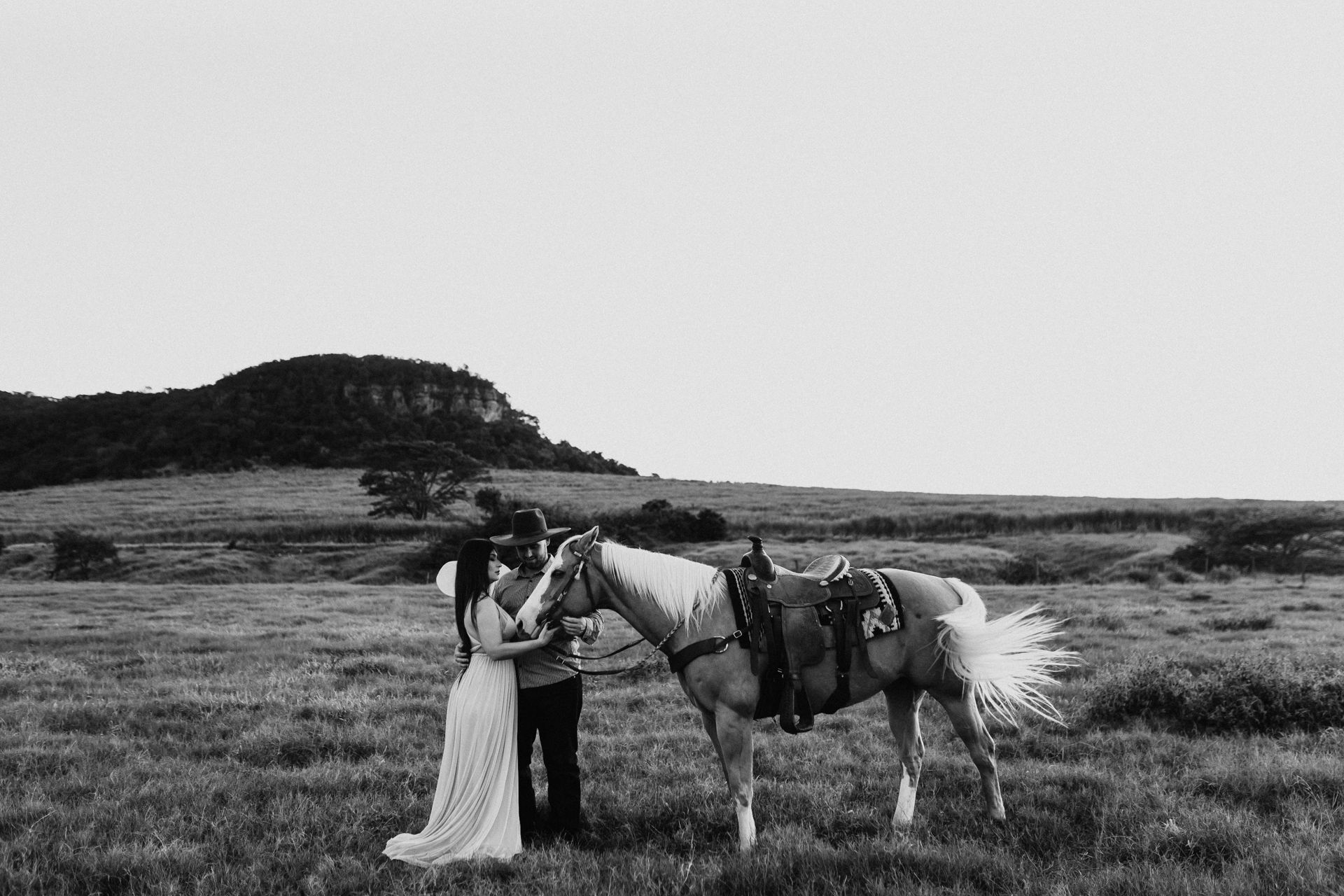 Foto Ensaio Pré Wedding na Fazenda {Fabiana + Yuri} - Analândia Foto Ensaio Pré Wedding na Fazenda {Fabiana + Yuri} - Analândia - Imagem 36