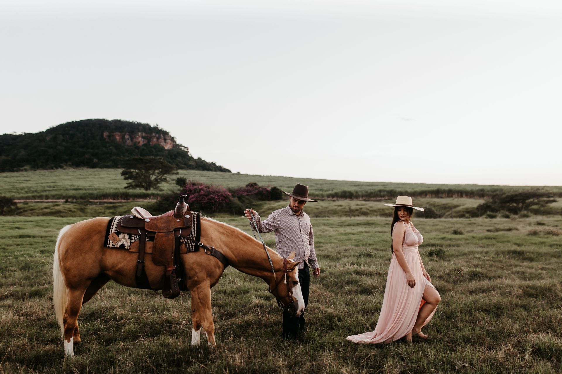 Foto Ensaio Pré Wedding na Fazenda {Fabiana + Yuri} - Analândia Foto Ensaio Pré Wedding na Fazenda {Fabiana + Yuri} - Analândia - Imagem 57