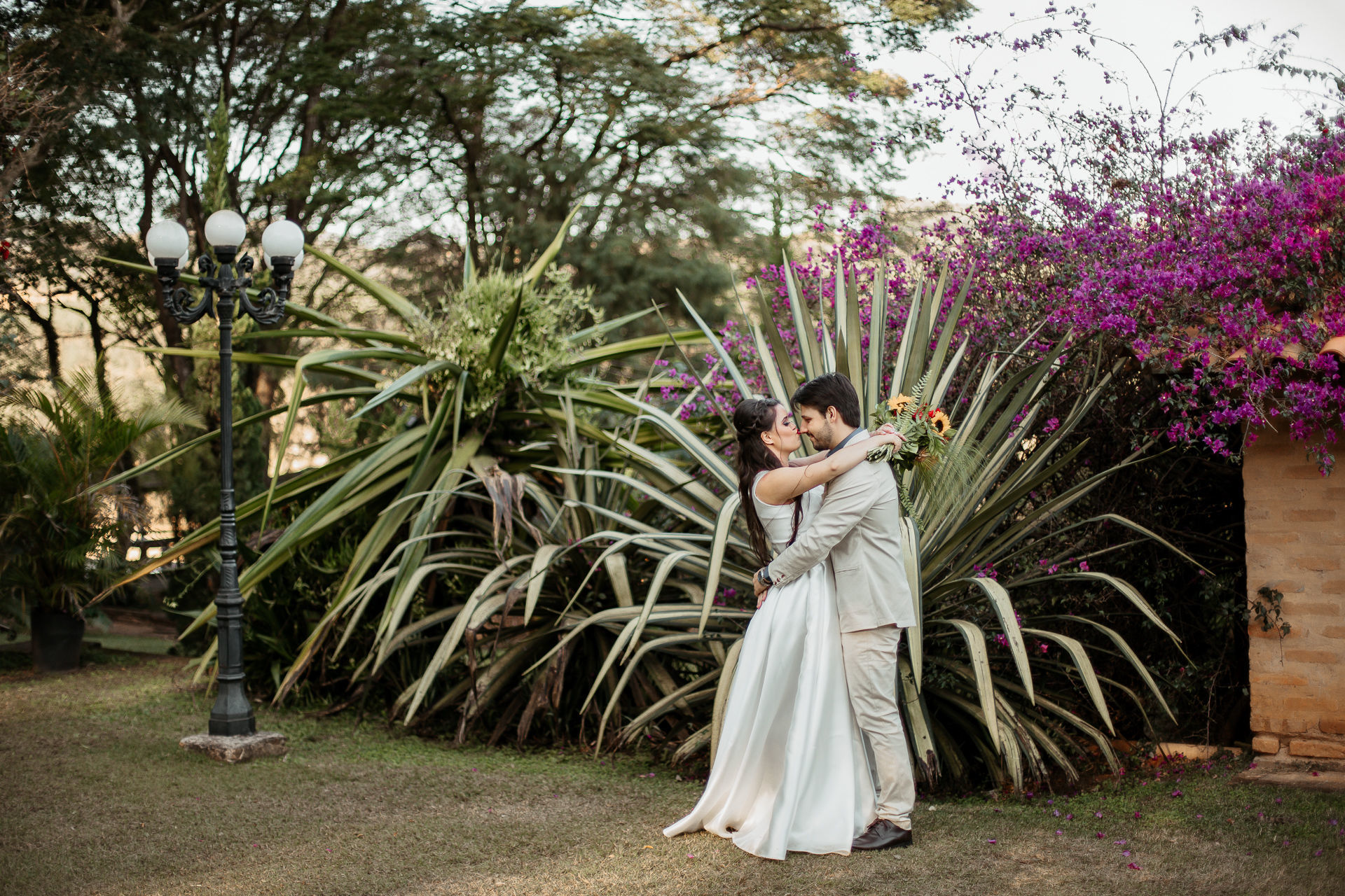 Foto Ensaio de Noivos no Villágio Alvorada {Amanda + Richard} - São Carlos Foto Ensaio de Noivos no Villágio Alvorada {Amanda + Richard} - São Carlos - Imagem 42