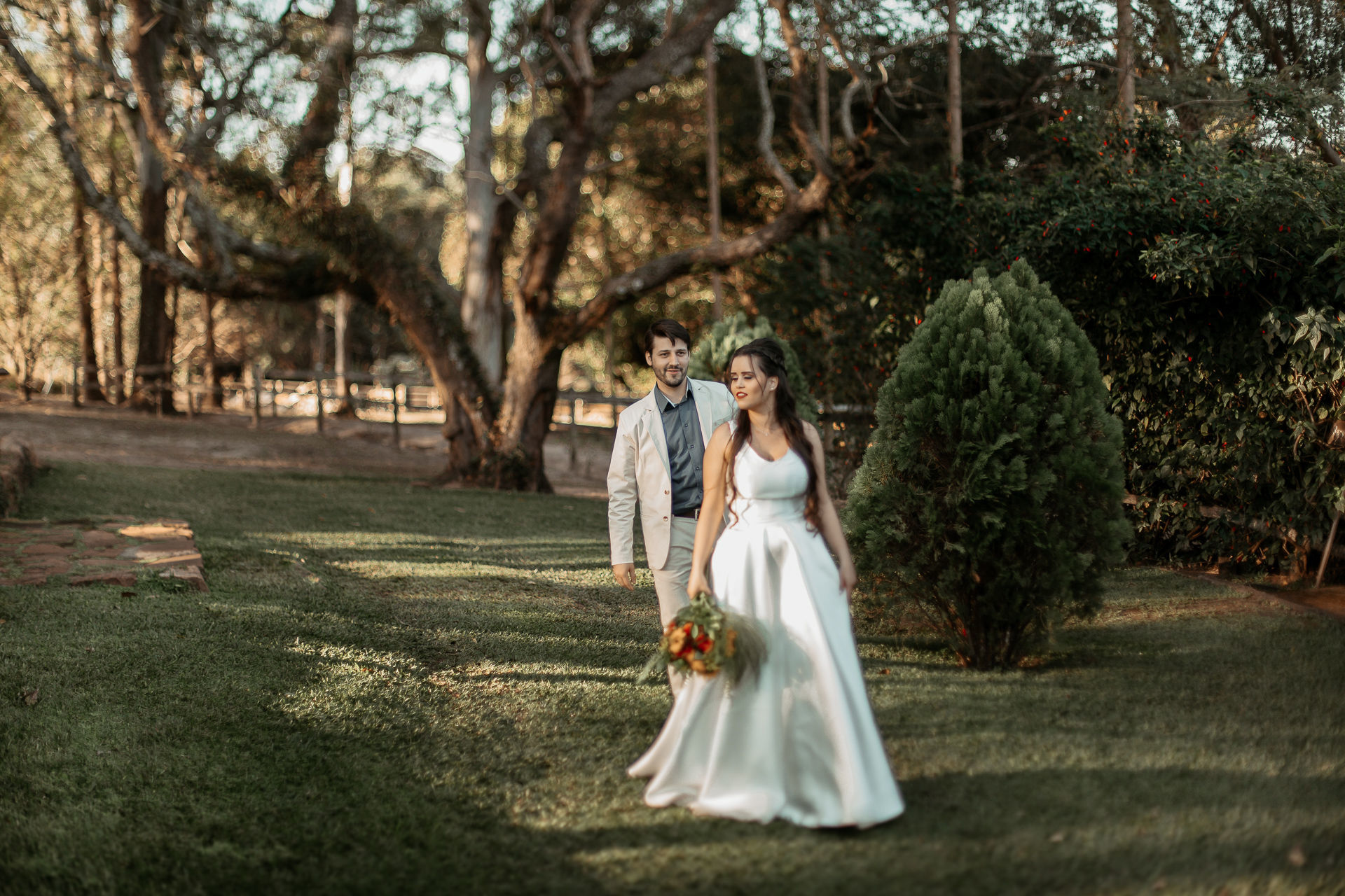 Foto Ensaio de Noivos no Villágio Alvorada {Amanda + Richard} - São Carlos Foto Ensaio de Noivos no Villágio Alvorada {Amanda + Richard} - São Carlos - Imagem 47