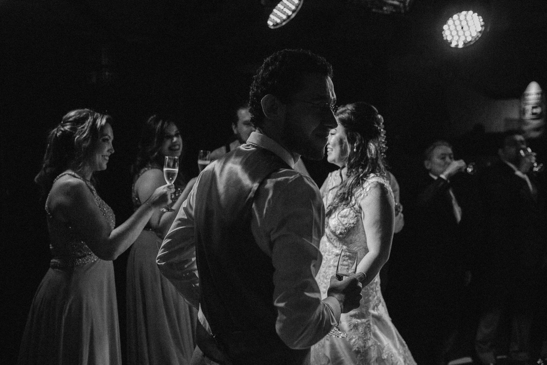 Foto Casamento Satie + Giuliano {Fazenda Tulha Santa Estela - Jardinópolis} Foto Casamento Satie + Giuliano {Fazenda Tulha Santa Estela - Jardinópolis} - Imagem 84