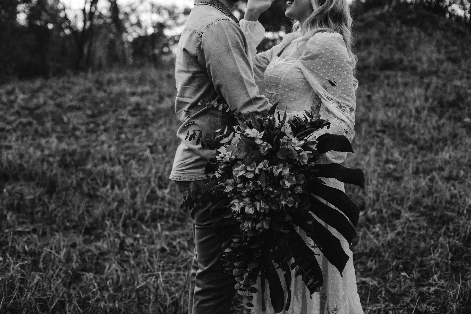 Foto Ensaio Pré Wedding - Amanhecer no Parque do Curupira {Pâmela + Cleiton} Foto Ensaio Pré Wedding - Amanhecer no Parque do Curupira {Pâmela + Cleiton} - Imagem 12