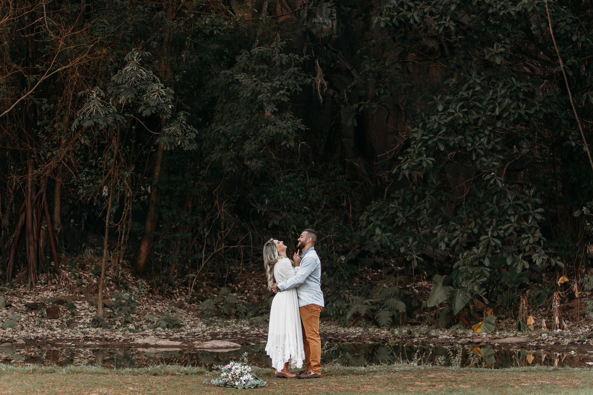 Foto Ensaio Pré Wedding - Amanhecer no Parque do Curupira {Pâmela + Cleiton} Foto Ensaio Pré Wedding - Amanhecer no Parque do Curupira {Pâmela + Cleiton} - Imagem 48